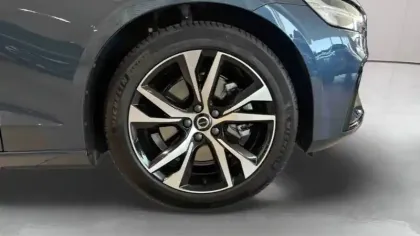Photo 9 Volvo V60  Micro hybride essence B4 197 ch DCT7