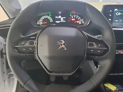 Photo 8 Peugeot 208  PureTech 75 S&S BVM5