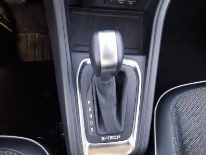 Photo 12 Renault Captur  E-Tech full hybrid 145