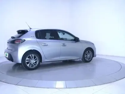 Photo 27 Peugeot 208  BlueHDi 100 S&S BVM6