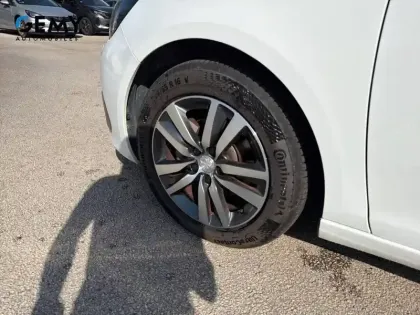 Photo 10 Peugeot 308  PureTech 130ch S&S EAT8