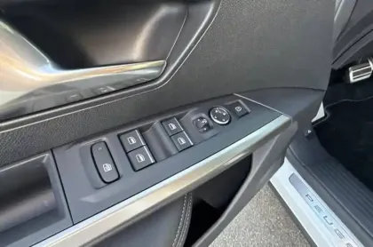 Photo 11 Peugeot 3008  Plug-in Hybrid 195 e-DCS7