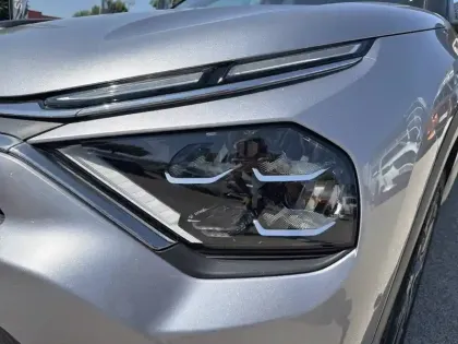 Photo 41 Citroën C4 e- 136 ch Automatique