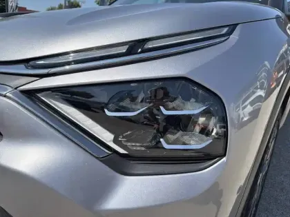 Photo 10 Citroën C4 e- 136 ch Automatique