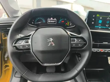 Photo 11 Peugeot 208  Electrique 50 kWh 136ch