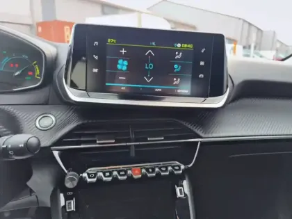 Photo 12 Peugeot 208  Electrique 50 kWh 136ch