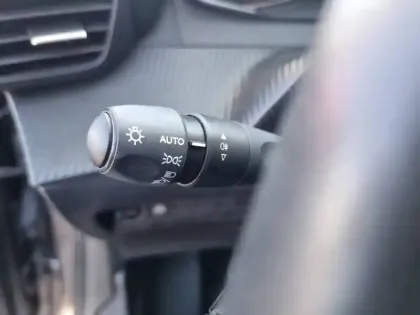 Photo 25 Peugeot 208  PureTech 75 S&S BVM5
