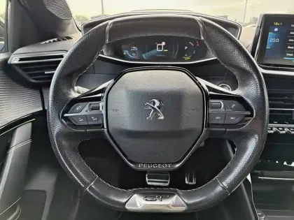 Photo 8 Peugeot 208  Electrique 50 kWh 136ch