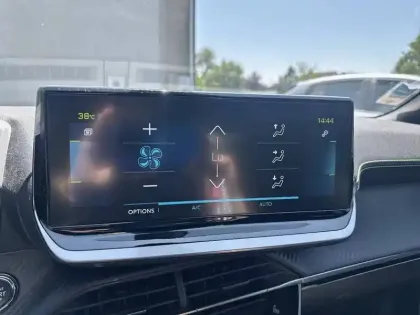 Photo 17 Peugeot 2008  Electrique 136 ch
