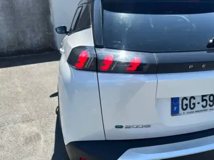 Photo 16 Peugeot 2008  Electrique 136 ch