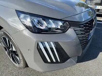 Photo 15 Peugeot 208  Hybrid 100 e-DCS6