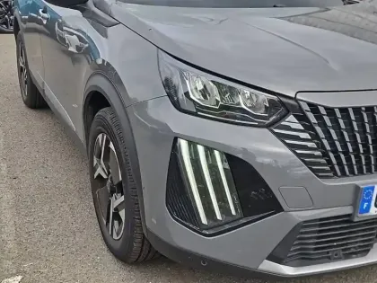 Photo 15 Peugeot 2008  BlueHDi 130 S&S EAT8