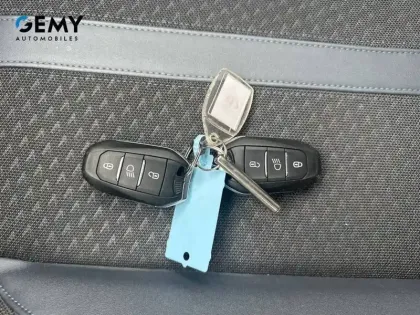Photo 14 Peugeot 2008  PureTech 100 S&S BVM6