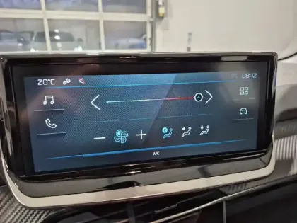 Photo 32 Peugeot 208  Hybrid 110 e-DCS6
