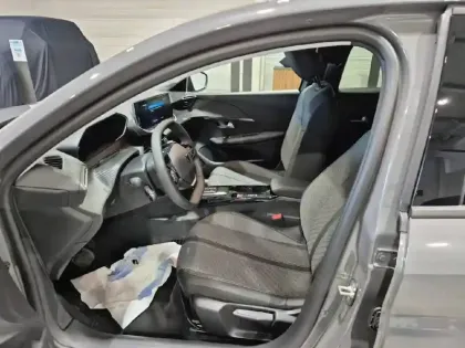 Photo 31 Peugeot 208  Hybrid 110 e-DCS6