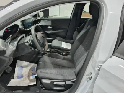 Photo 30 Peugeot 208  Hybrid 110 e-DCS6