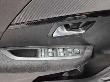 Photo 14 Peugeot 208  Hybrid 110 e-DCS6