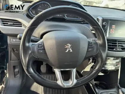 Photo 12 Peugeot 2008  PureTech 82ch S&S BVM5