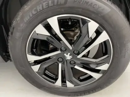 Photo 18 Peugeot 2008  PureTech 130 S&S EAT8