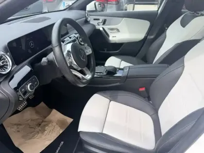 Photo 10 Mercedes Classe A 200 Berline AMG Line