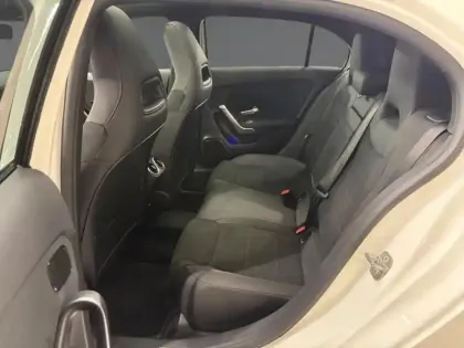 Photo 13 Mercedes Classe A 200 d AMG Line