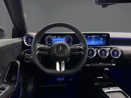Photo 8 Mercedes Classe A 200 d AMG Line