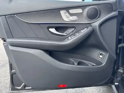 Photo 17 Mercedes GLC  300de 4MATIC SUV AMG Line