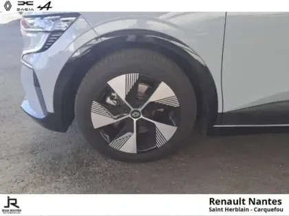 Photo 8 Renault Megane  E-Tech Electric 220ch 60kWh Techno autonomie confort -25