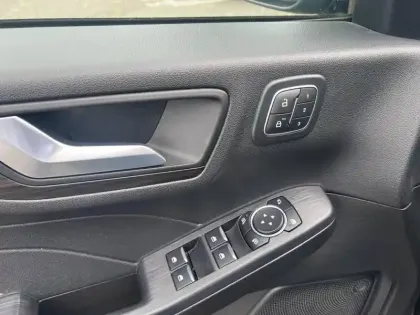 Photo 12 Ford Kuga  2.5 Duratec 190ch FHEV E85 Vignale BVA