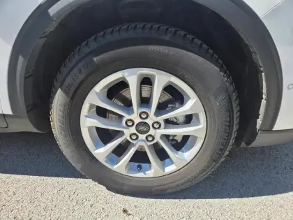 Photo 8 Ford Kuga  2.5 Duratec 180ch Hybrid FlexiFuel Titanium Business Powershift