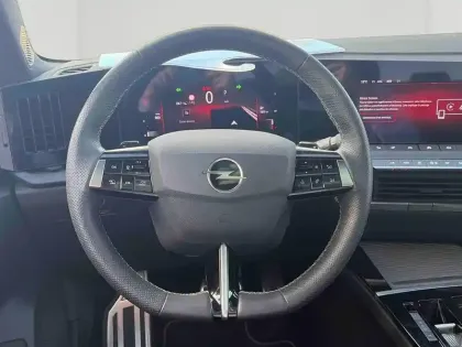 Photo 26 Opel Astra  1.2 Turbo 130ch Ultimate BVA8 + Toit ouvrant