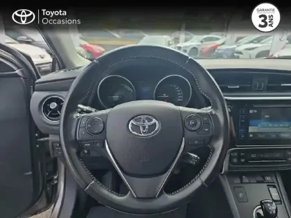 Photo 8 Toyota Auris  Touring Sports HSD 136h Design