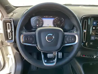 Photo 5 Volvo XC40  T3 163ch R-Design Geartronic 8