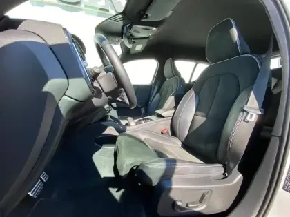 Photo 6 Volvo XC40  T3 163ch R-Design Geartronic 8