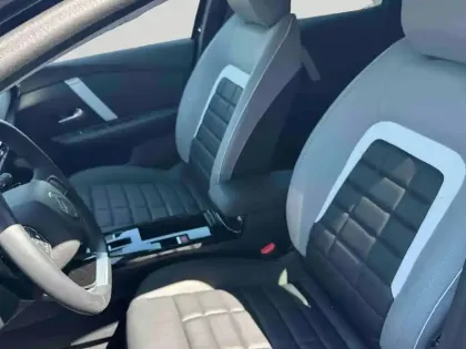 Photo 10 Citroën C4  1.2 Hybride 136ch S&S MAX Automatique