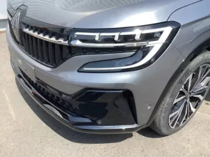 Photo 27 Renault Espace VI E-Tech hybrid 200 Iconic
