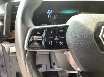 Photo 23 Renault Espace VI E-Tech hybrid 200 Iconic