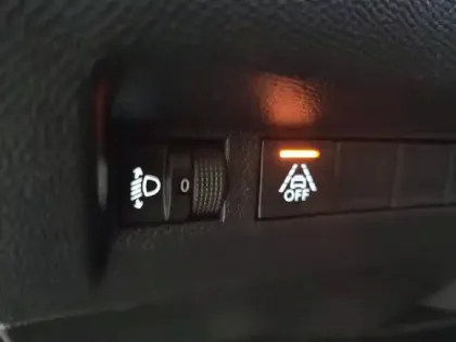Photo 27 Peugeot 208  PureTech 100 S&S BVM6