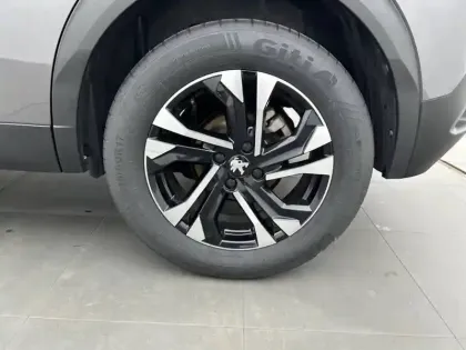 Photo 12 Peugeot 2008  PureTech 130 S&S EAT8
