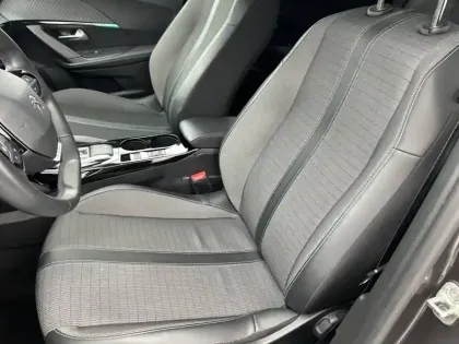 Photo 10 Peugeot 2008  PureTech 130 S&S EAT8
