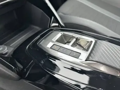 Photo 13 Peugeot 2008  PureTech 130 S&S EAT8
