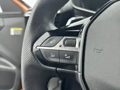 Photo 14 Peugeot 2008  PureTech 130 S&S EAT8