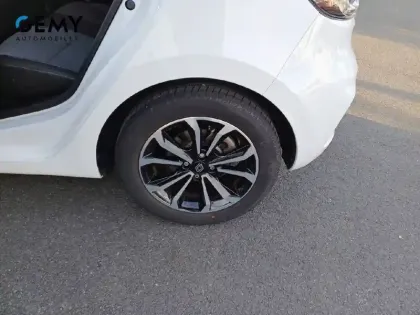 Photo 10 Renault Clio  E-Tech full hybrid 145