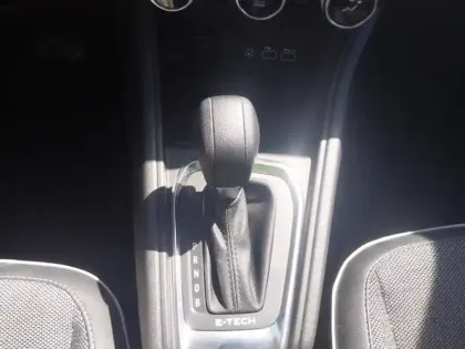 Photo 12 Renault Captur  E-Tech full hybrid 145