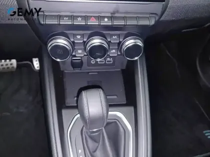 Photo 48 Renault Clio  E-Tech full hybrid 145