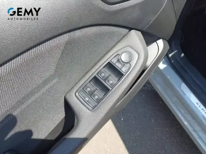 Photo 13 Renault Clio  E-Tech full hybrid 145
