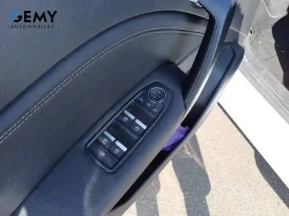 Photo 13 Renault Captur  E-Tech full hybrid 145