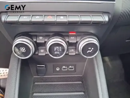 Photo 17 Renault Captur  E-Tech full hybrid 145
