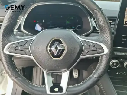 Photo 20 Renault Captur  E-Tech full hybrid 145
