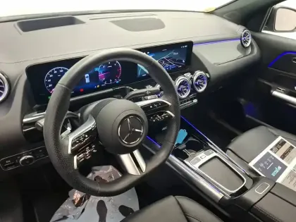 Photo 13 Mercedes GLA  200 d 8G-DCT